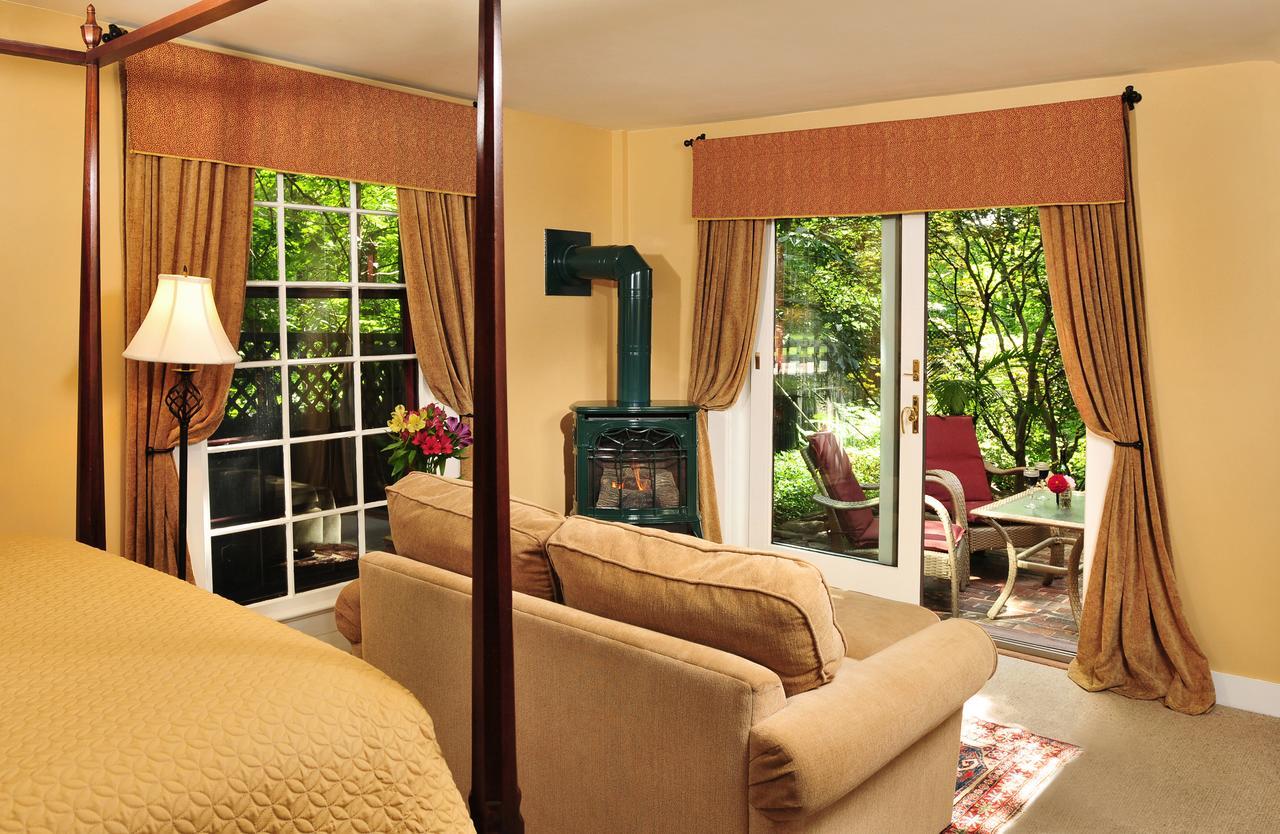 1795 Acorn Inn Bed And Breakfast Кенъндейгуа Екстериор снимка