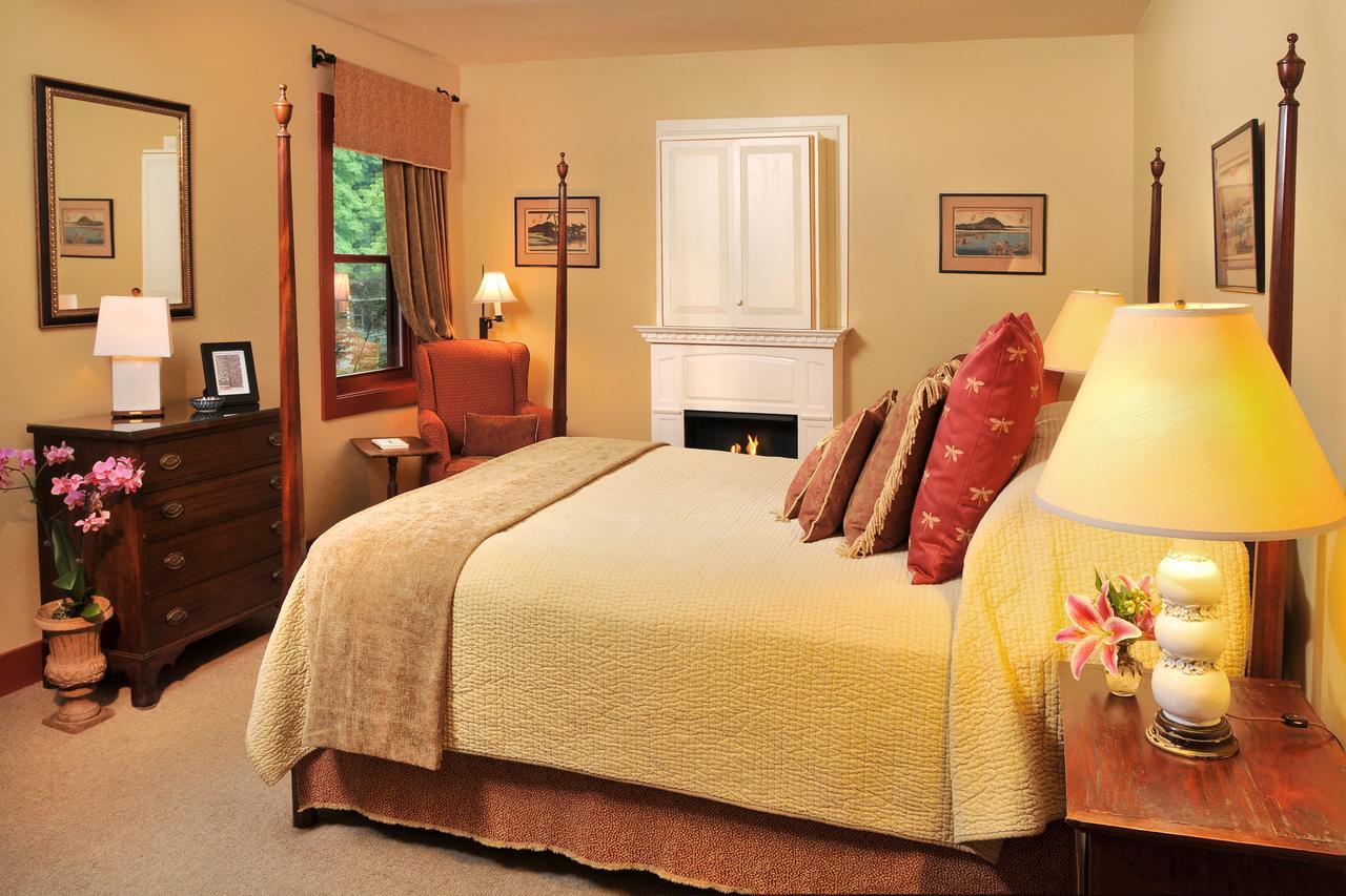1795 Acorn Inn Bed And Breakfast Кенъндейгуа Екстериор снимка
