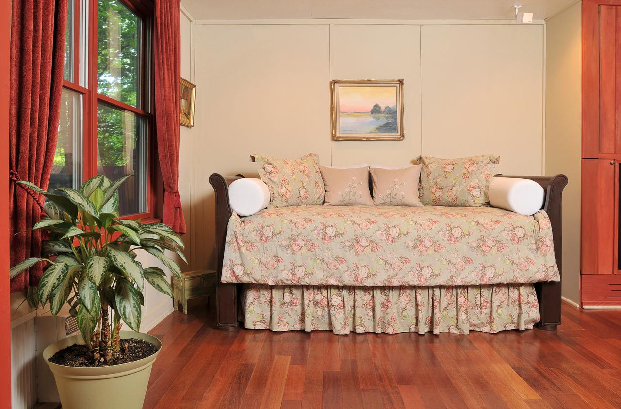 1795 Acorn Inn Bed And Breakfast Кенъндейгуа Екстериор снимка