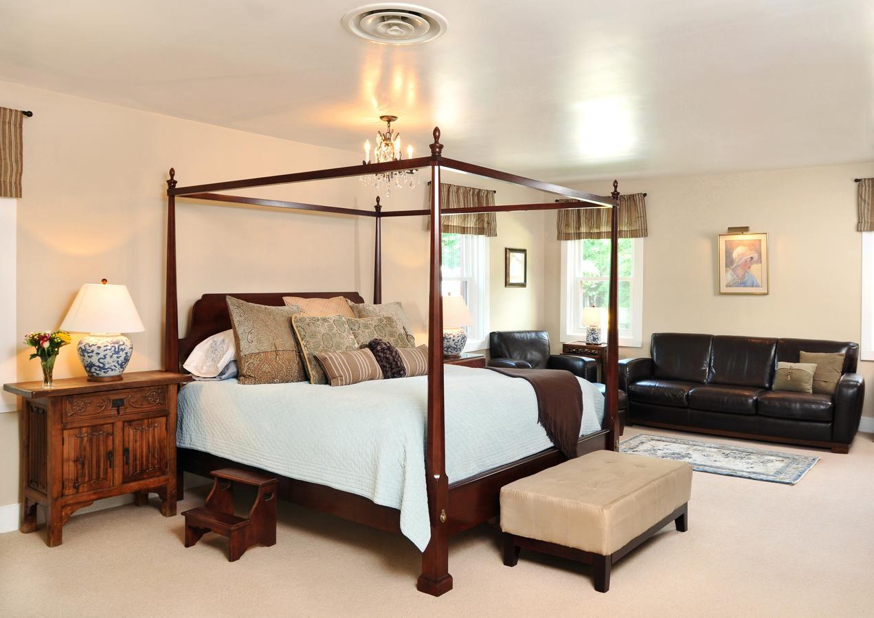 1795 Acorn Inn Bed And Breakfast Кенъндейгуа Екстериор снимка