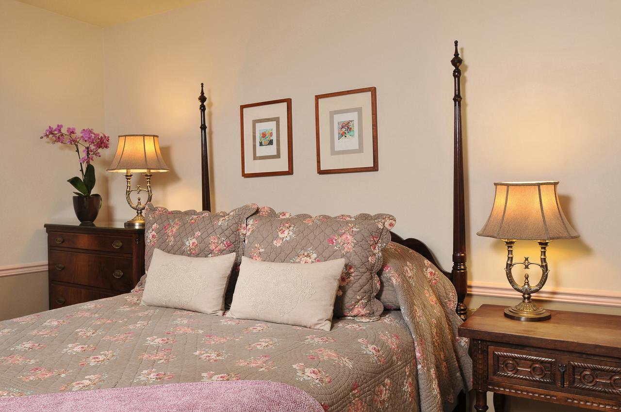 1795 Acorn Inn Bed And Breakfast Кенъндейгуа Екстериор снимка